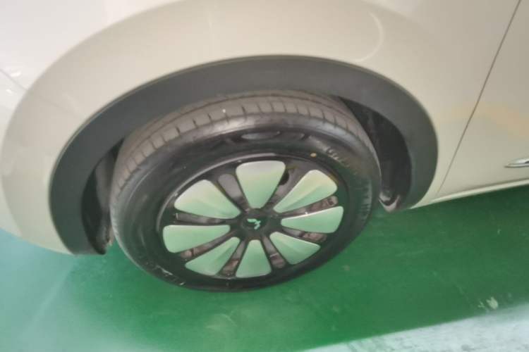 Used Wuling Bingo 2024 333 km Enjoyment Version Left Front Wheel Hub