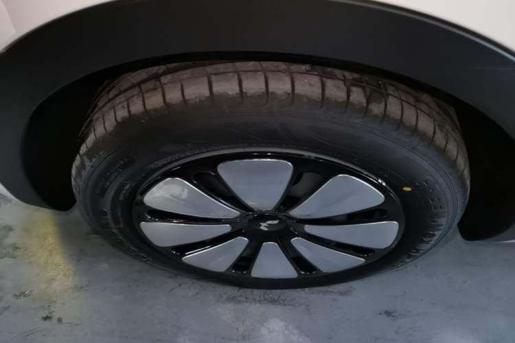 Used Wuling Bingo 2024 333 km Lingxi Connected Version Left Front Wheel Hub
