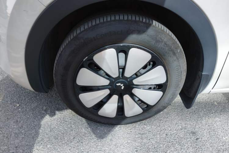 Used Wuling Bingo 2024 333 km Enjoyment Version Left Front Wheel Hub