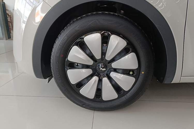 Used Wuling Bingo 2024 333 km Enjoyment Version Left Front Wheel Hub