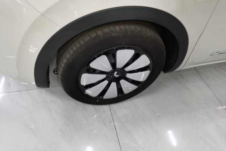 Used Wuling Bingo 2024 333 km Enjoyment Version Left Front Wheel Hub