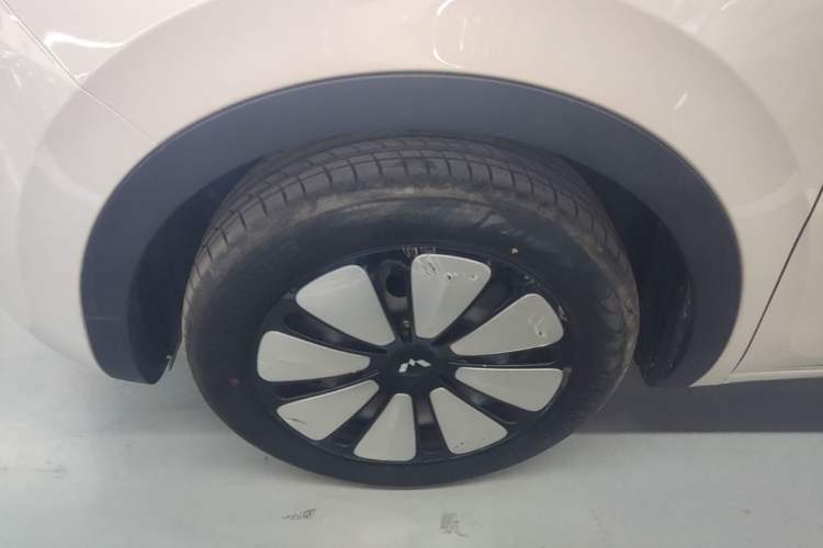 Used Wuling Bingo 2024 333 km Enjoyment Version Left Front Wheel Hub