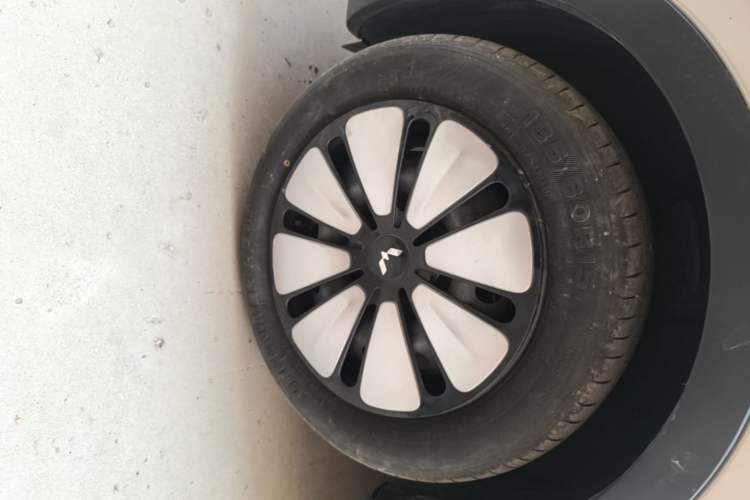 Used Wuling Bingo 2024 333 km Enjoyment Version Left Front Wheel Hub