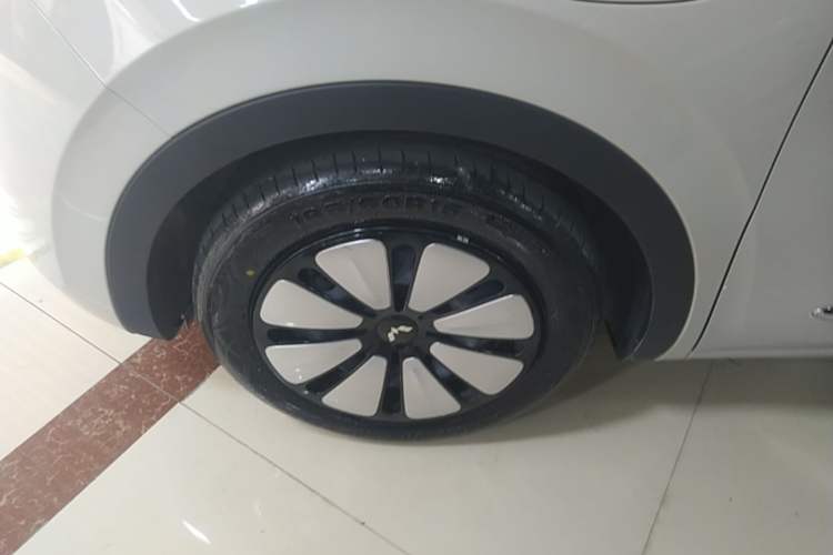 Used Wuling Bingo 2024 333 km Lingxi Connected Version Left Front Wheel Hub