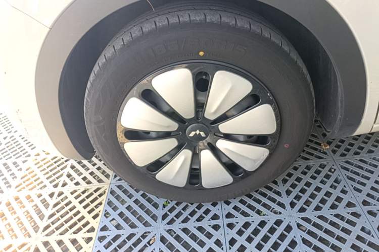Used Wuling Bingo 2024 333 km Lingxi Connected Version Left Front Wheel Hub