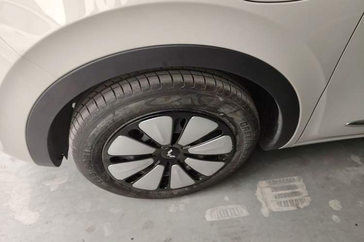Used Wuling Bingo 2024 333 km Lingxi Connected Version Left Front Wheel Hub