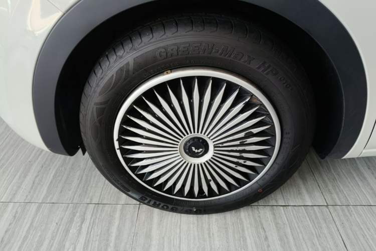 Used Wuling Bingo 2024 333 km Lingxi Connected Version Left Front Wheel Hub