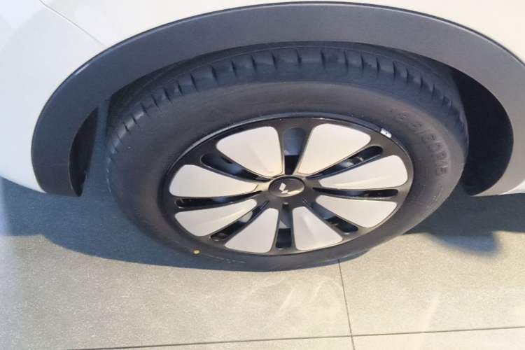 Used Wuling Bingo 2024 333 km Enjoyment Version Left Front Wheel Hub