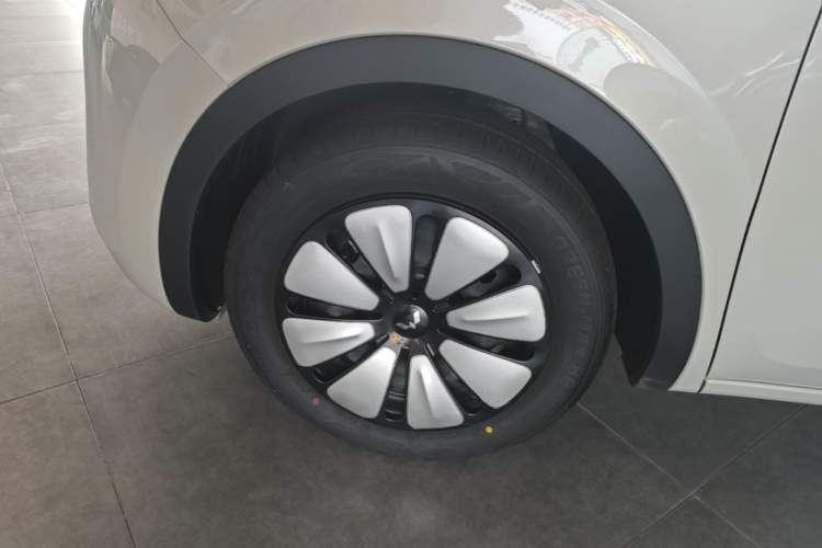 Used Wuling Bingo 2024 333 km Enjoyment Version Left Front Wheel Hub