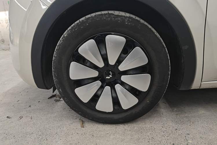 Used Wuling Bingo 2024 333 km Enjoyment Version Left Front Wheel Hub