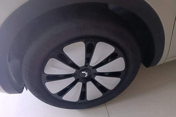 Used Wuling Bingo 2024 333 km Enjoyment Version Left Front Wheel Hub