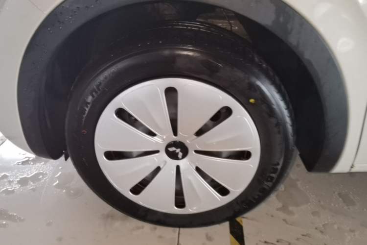 Used Wuling Bingo 2024 203km Light Edition Left Front Wheel Hub