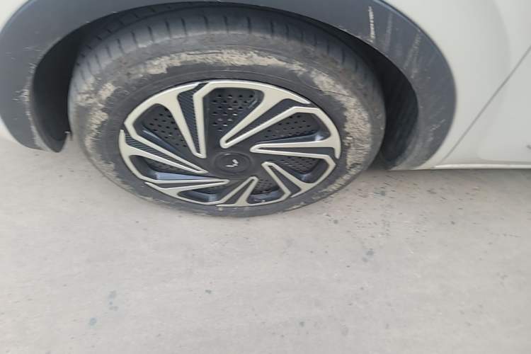 Used Wuling Bingo 2024 333 km Lingxi Connected Version Left Front Wheel Hub