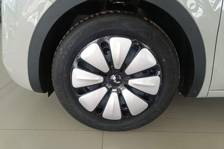 Used Wuling Bingo 2024 333 km Enjoyment Version Left Front Wheel Hub