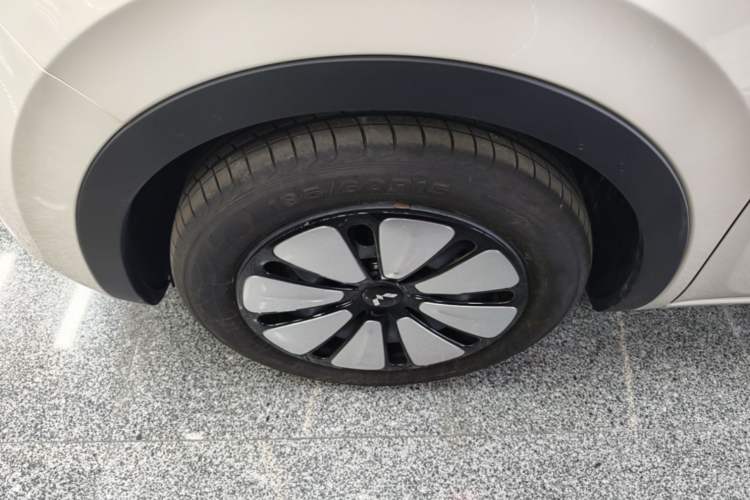 Used Wuling Bingo 2024 333 km Enjoyment Version Left Front Wheel Hub