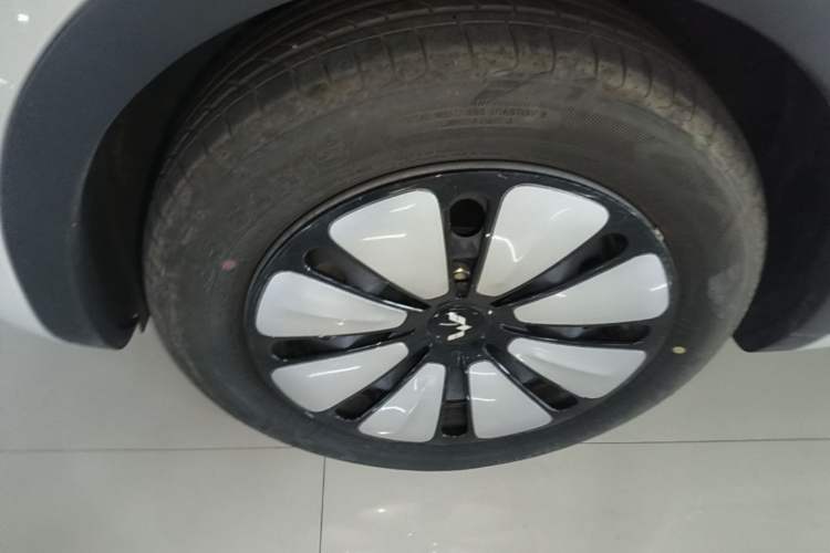 Used Wuling Bingo 2024 333 km Enjoyment Version Left Front Wheel Hub
