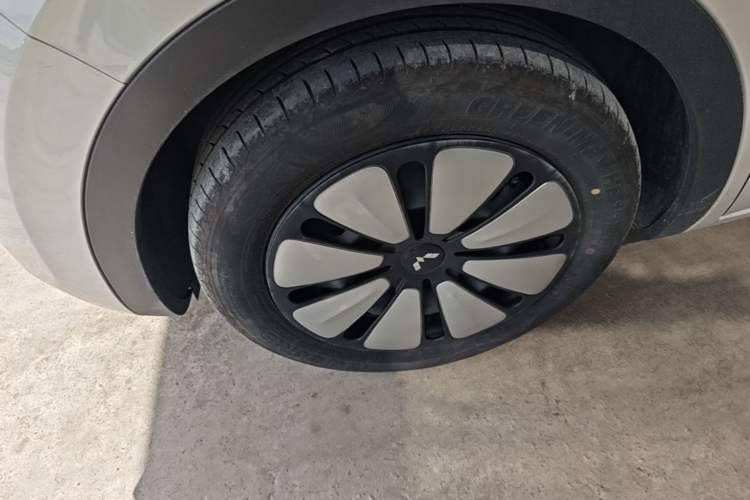 Used Wuling Bingo 2024 333 km Enjoyment Version Left Front Wheel Hub