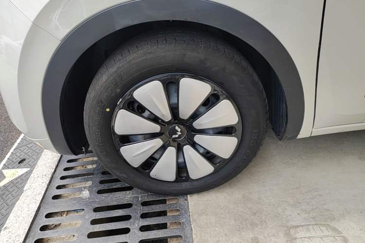 Used Wuling Bingo 2024 333 km Enjoyment Version Left Front Wheel Hub