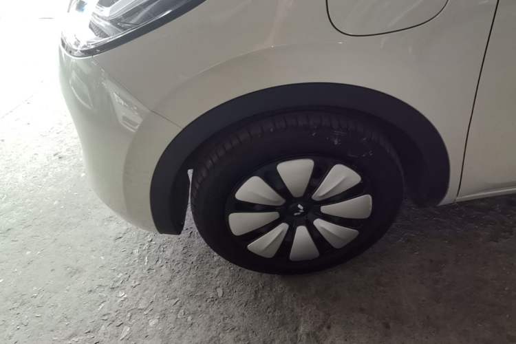 Used Wuling Bingo 2024 333 km Lingxi Connected Version Left Front Wheel Hub