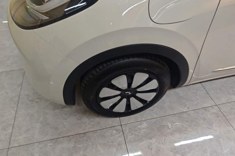 Used Wuling Bingo 2024 333 km Enjoyment Version Left Front Wheel Hub
