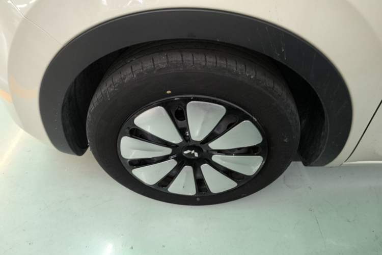 Used Wuling Bingo 2024 333 km Enjoyment Version Left Front Wheel Hub