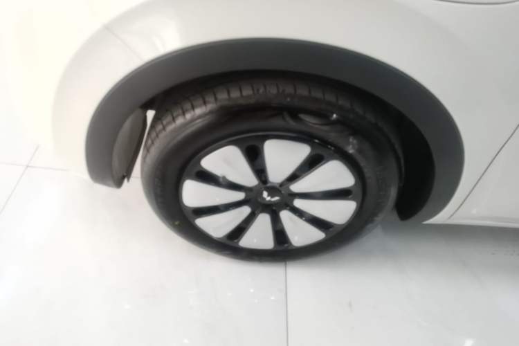 Used Wuling Bingo 2024 333 km Enjoyment Version Left Front Wheel Hub