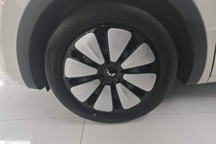 Used Wuling Bingo 2024 333 km Lingxi Connected Version Left Front Wheel Hub