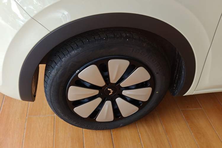 Used Wuling Bingo 2024 333 km Lingxi Connected Version Left Front Wheel Hub