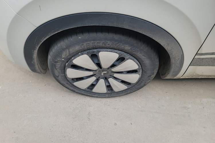 Used Wuling Bingo 2024 333 km Lingxi Connected Version Left Front Wheel Hub