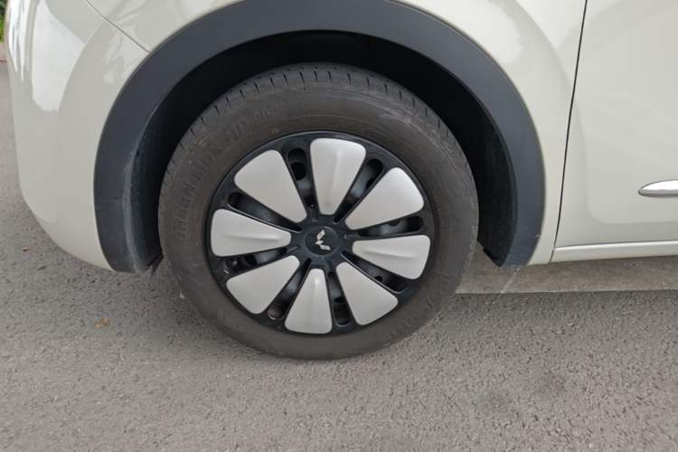 Used Wuling Bingo 2024 333 km Enjoyment Version Left Front Wheel Hub