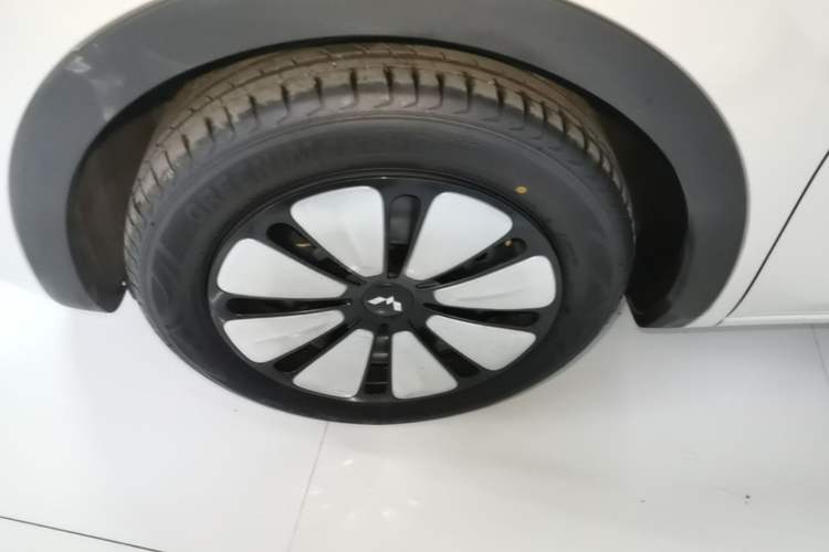 Used Wuling Bingo 2024 333 km Enjoyment Version Left Front Wheel Hub