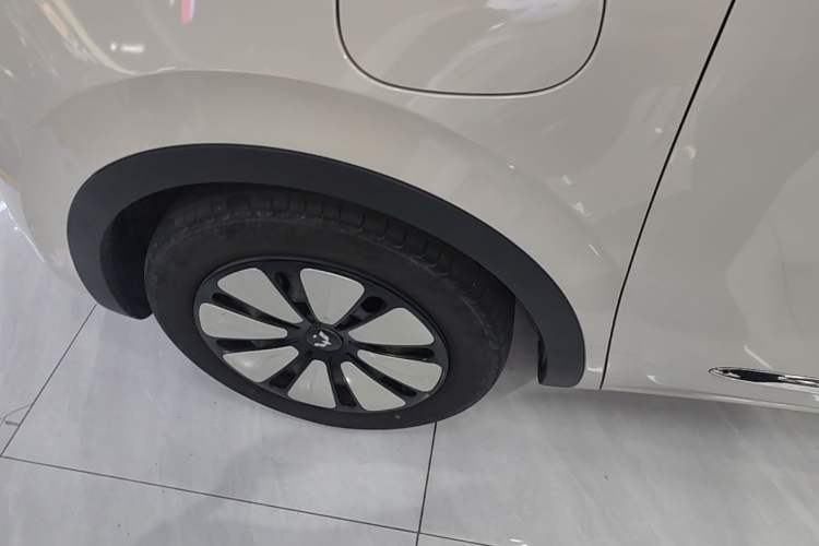 Used Wuling Bingo 2024 333 km Enjoyment Version Left Front Wheel Hub