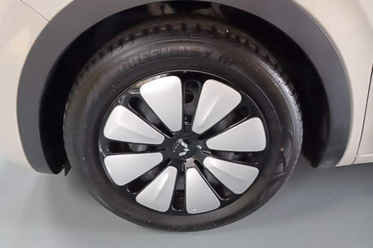Used Wuling Bingo 2024 333 km Enjoyment Version Left Front Wheel Hub