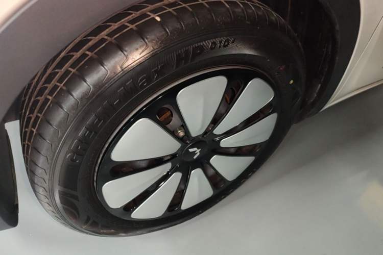 Used Wuling Bingo 2024 333 km Enjoyment Version Left Front Wheel Hub