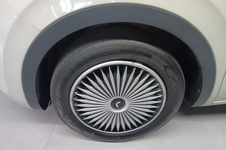 Used Wuling Bingo 2024 333 km Enjoyment Version Left Front Wheel Hub