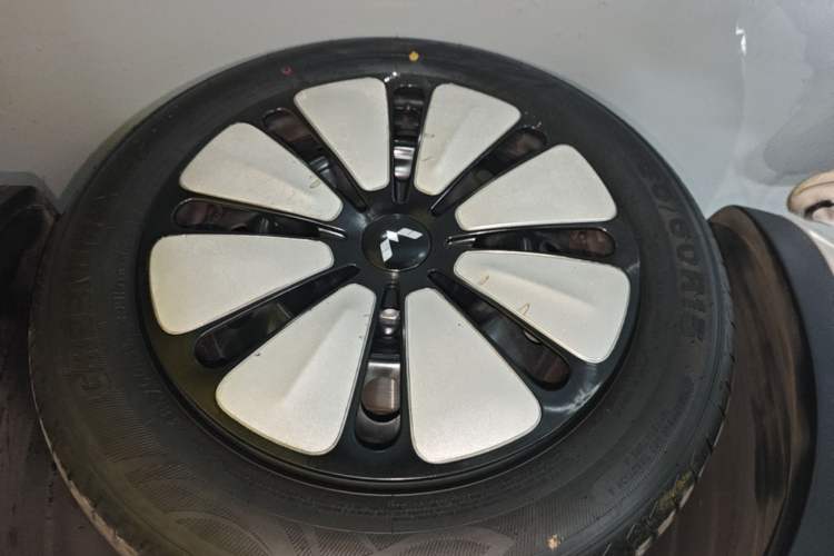 Used Wuling Bingo 2024 333 km Lingxi Connected Version Left Front Wheel Hub