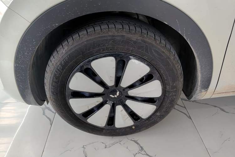 Used Wuling Bingo 2024 333 km Lingxi Connected Version Left Front Wheel Hub