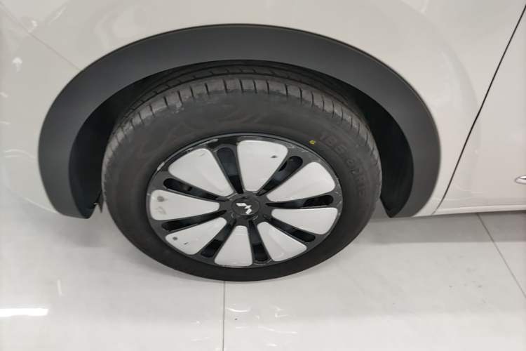 Used Wuling Bingo 2024 333 km Enjoyment Version Left Front Wheel Hub