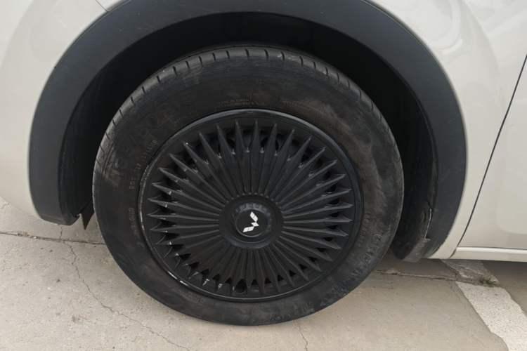 Used Wuling Bingo 2024 333 km Lingxi Connected Version Left Front Wheel Hub