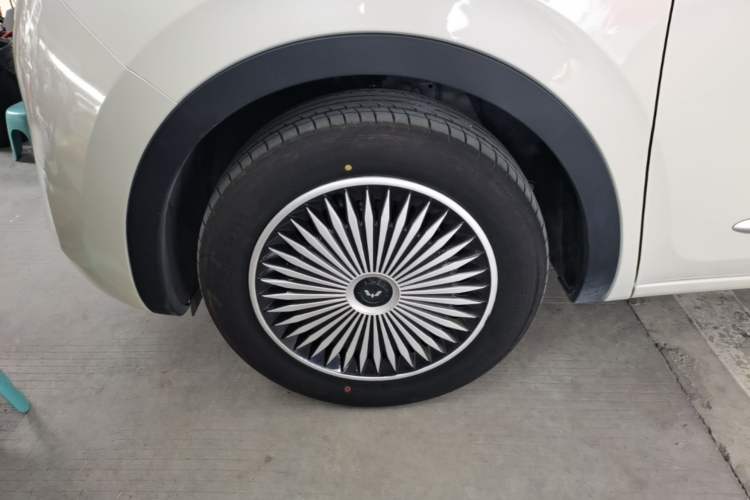 Used Wuling Bingo 2024 203km Light Edition Left Front Wheel Hub
