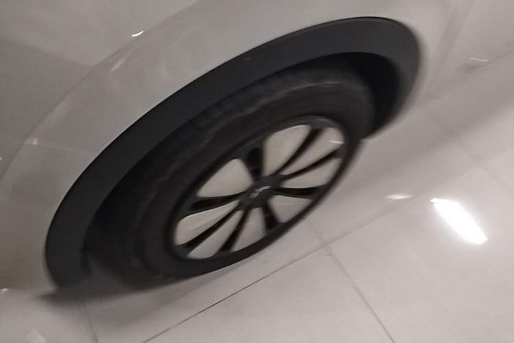Used Wuling Bingo 2024 333 km Enjoyment Version Left Front Wheel Hub