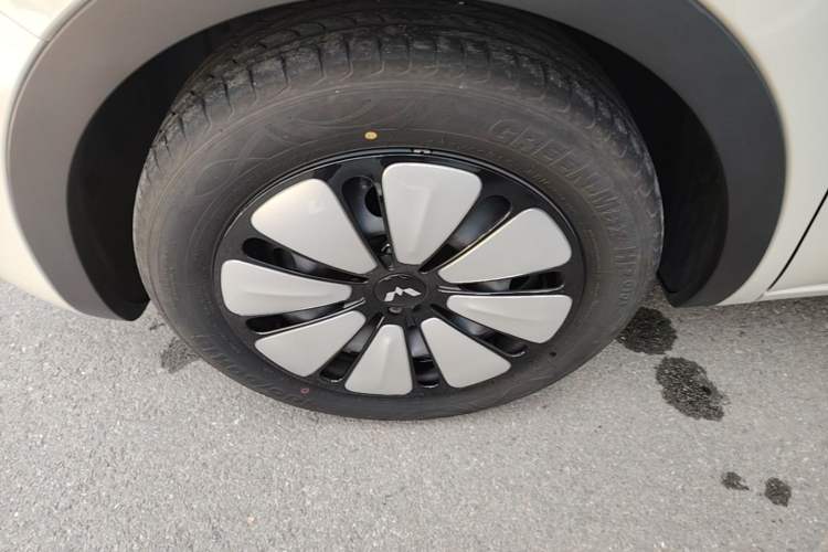 Used Wuling Bingo 2024 333 km Enjoyment Version Left Front Wheel Hub