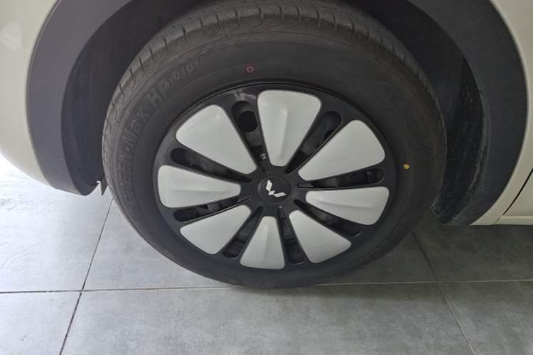 Used Wuling Bingo 2024 333 km Enjoyment Version Left Front Wheel Hub