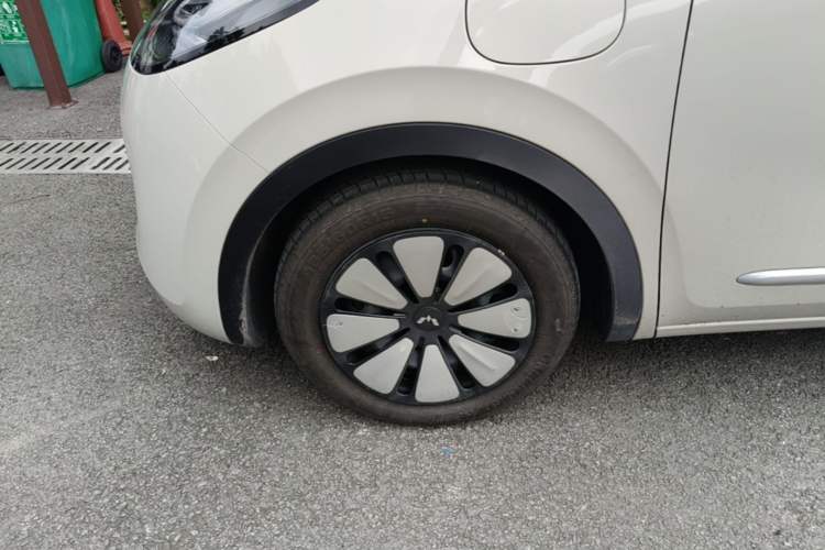 Used Wuling Bingo 2024 333 km Lingxi Connected Version Left Front Wheel Hub