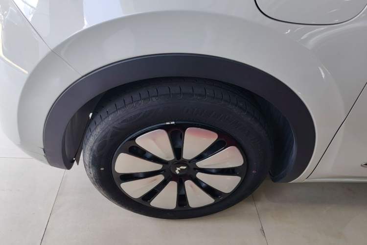Used Wuling Bingo 2024 333 km Lingxi Connected Version Left Front Wheel Hub