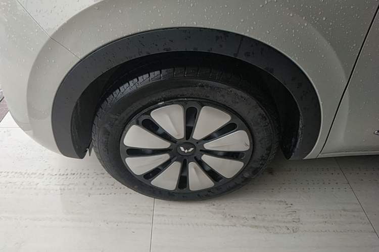 Used Wuling Bingo 2024 333 km Enjoyment Version Left Front Wheel Hub