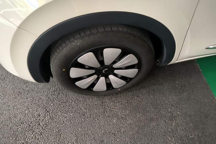Used Wuling Bingo 2024 333 km Enjoyment Version Left Front Wheel Hub