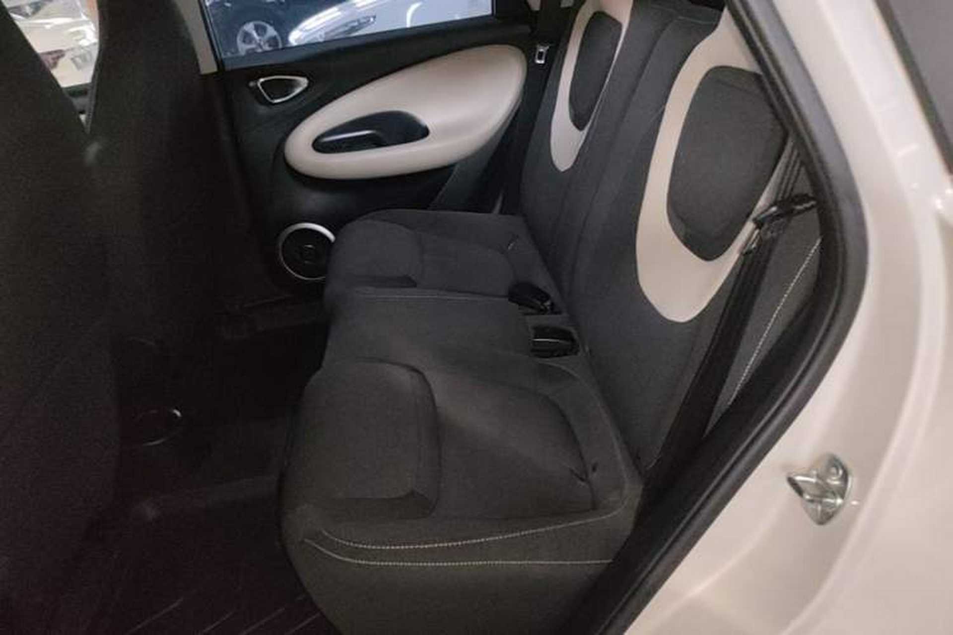 Used Wuling Bingo 2024 203km Light Edition Left Rear Seat