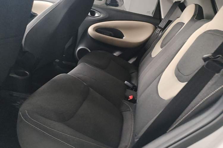 Used Wuling Bingo 2024 203km Light Edition Left Rear Seat