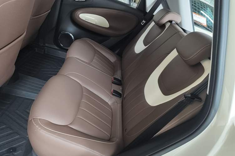Used Wuling Bingo 2024 333 km Lingxi Connected Version Left Rear Seat